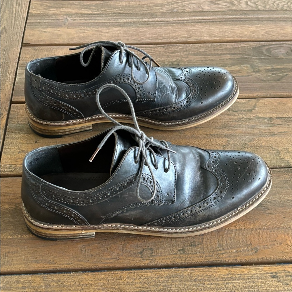 Red Tape Fleetwood wing tip brown men’s oxford lace up shoes. Size 9.5